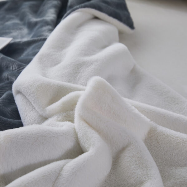 Embossed Grey PV Fleece Blankets - 图片 3