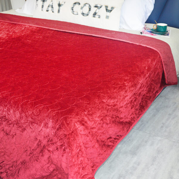 Red Embossed Quilting Blankets - 图片 3
